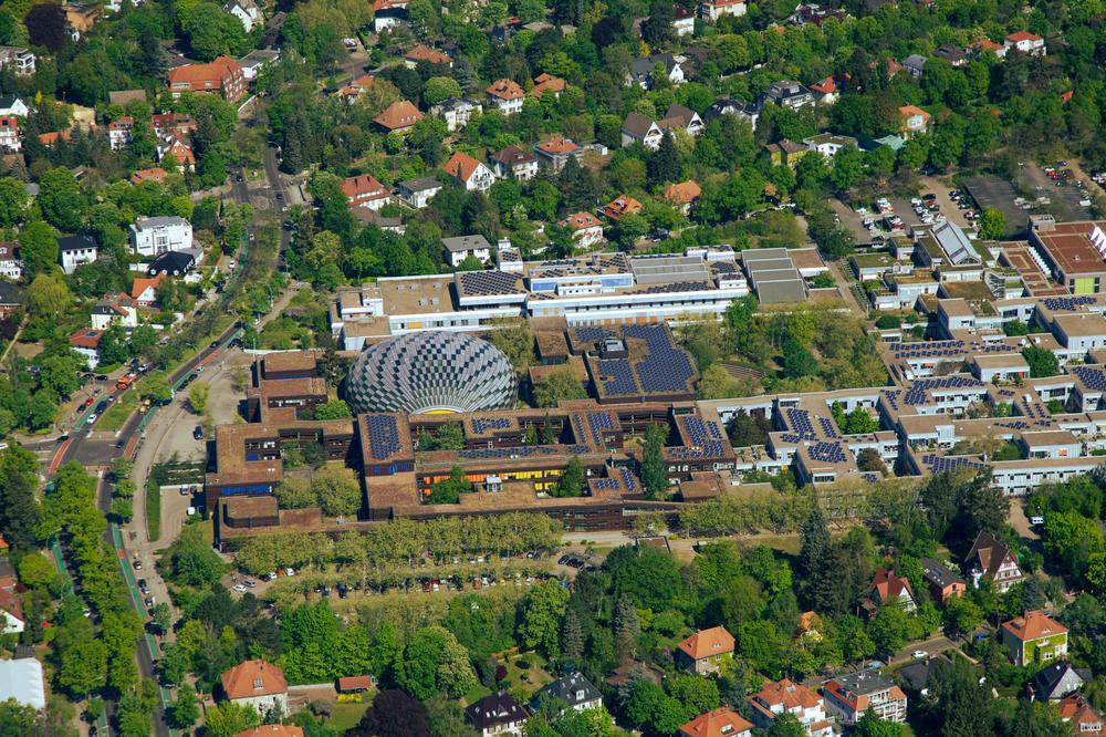 Luftbild vom Campus der Freien Universität mit Rost- und Silberlaube und Philologischer Bibliothek