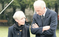 Ins Gespräch vertieft: Brita Püschel und Lutz Utecht. Auch ihre Geschwister wurden ermordet. Foto: Bernd Wannenmacher