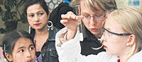 Chemie zum Anfassen: Experimentieren für Kinder und Erwachsene.