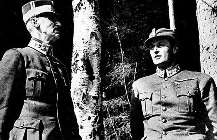 Schutz vor deutschen Bombenangriffen: König Haakon VII. und Kronprinz Olav im April 1940 in der Gegend von Molde.