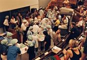Erster deutscher Medizinstudenten-Wettstreit im UKBF (Steglitz) am 22.06.1998. Sechs Teams aus den Uni-Städten Heidelberg, München, Lübeck, Aachen, Marburg und Berlin treten mit Fachwissen gegeneinander an.