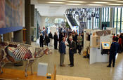 Zukunft von Anfang an - Eine Ausstellung zur Geschichte und zum Profil der Freien Universität Berlin im Henry Ford Bau. Bild von der Eröffnungsveranstaltung am 15. Oktober 2004.