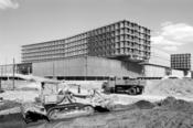 Die Medizinische Fakultät der Freien Universität Berlin nutzte zunächst städtische Krankenhäuser Westberlins. Zwischen 1959 und 1969 entstand ein eigener großer Krankenhauskomplex: das "Klinikum Steglitz".