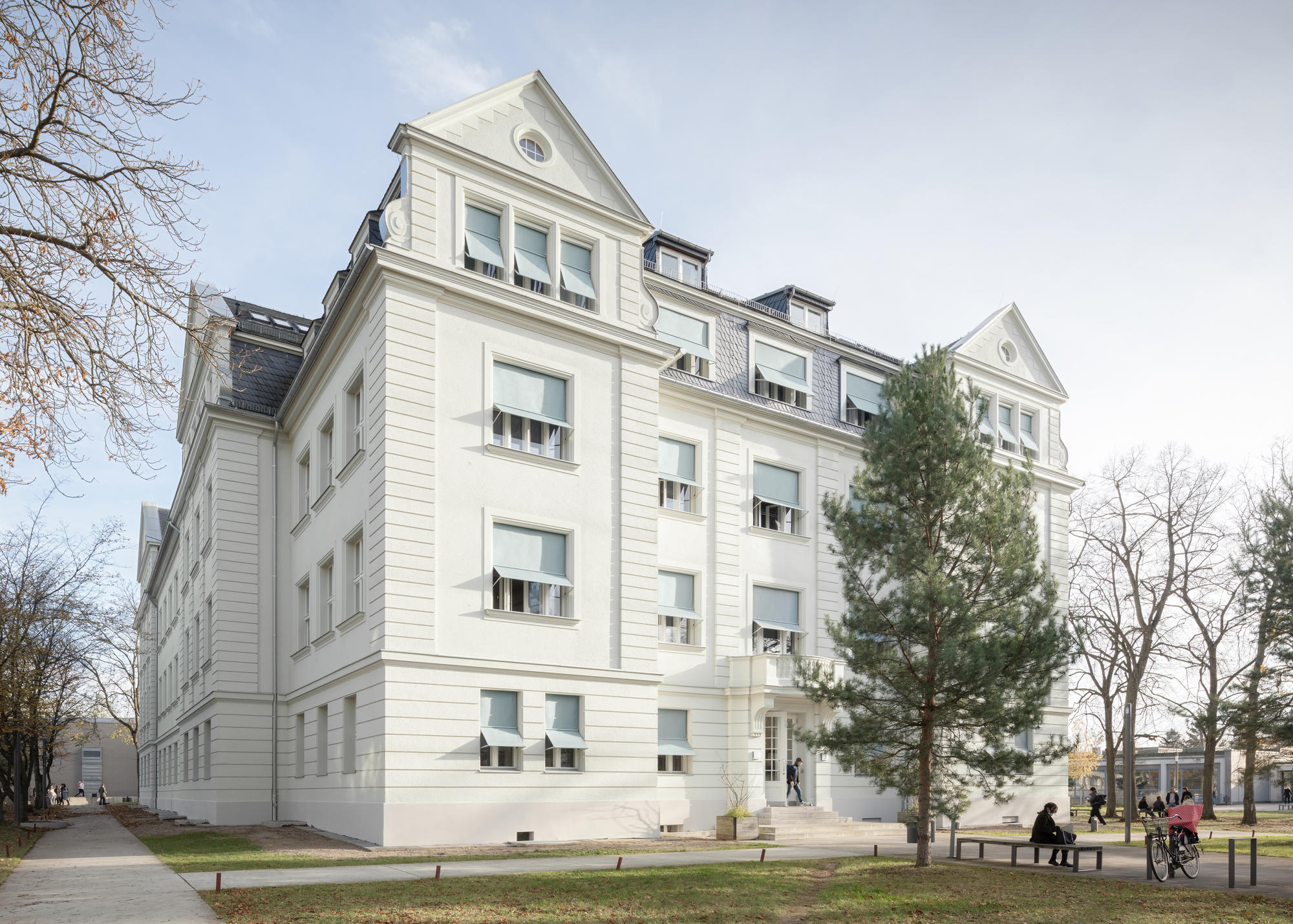 Nord/Westfassade Jalousien