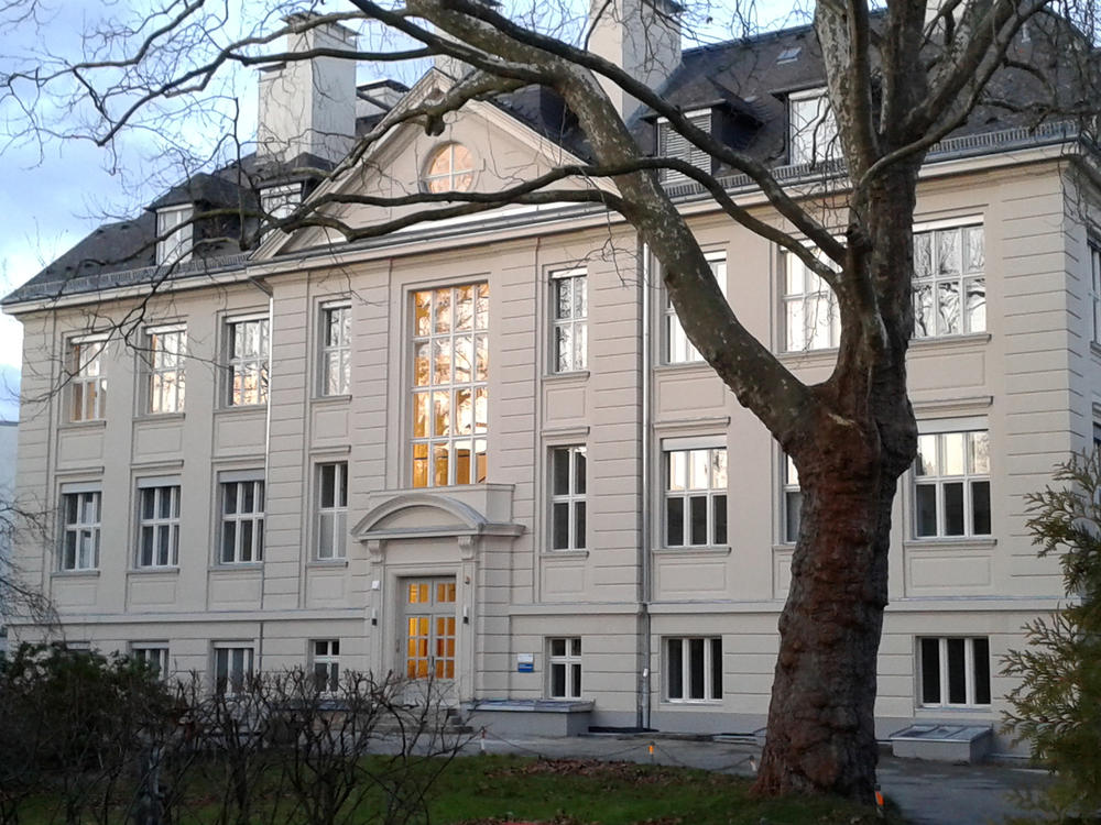 Ansicht der Eingangsseite Thielallee 73.