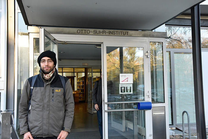 Zurück vom Forschungsaufenthalt in Amsterdam: Imad Alsoos promoviert am Otto-Suhr-Institut der Freien Universität Berlin in Politikwissenschaft.
