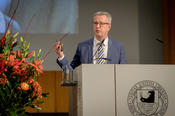 Der Präsident der Freien Universität, Prof. Dr. Günter M. Ziegler, begrüßt die Gäste des Festakts.