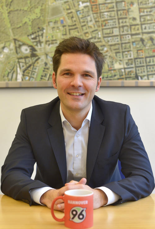 Steffen Krach, gebürtiger Hannoveraner, studierte Politikwissenschaft an der Freien Universität. Heute ist er Staatssekretär für Wissenschaft des Berliner Senats.