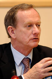 Prof. Iain Begg, Rapporteur, FP7 Interim Eval. Expert Group/Professorial Research Fellow at LSE