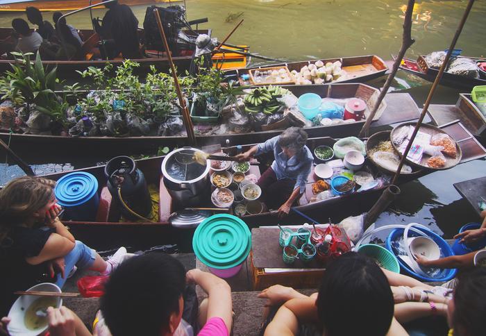 food-vacation-boats-lunch