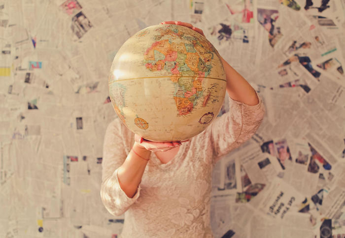woman-holding-globus