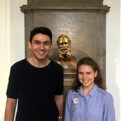 Güney und Dana - Tutor*innen der Biochemie