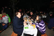 11. Alumnitreffen_Abendessen und Gespraeche