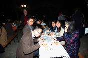 12. Alumnitreffen_Abendessen und Gespraeche