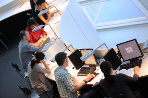 Die Freie Universität Berlin bietet mehr als 150 Studiengänge in allen Fächergruppen.
