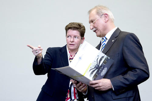 Vergabe Bild Groß