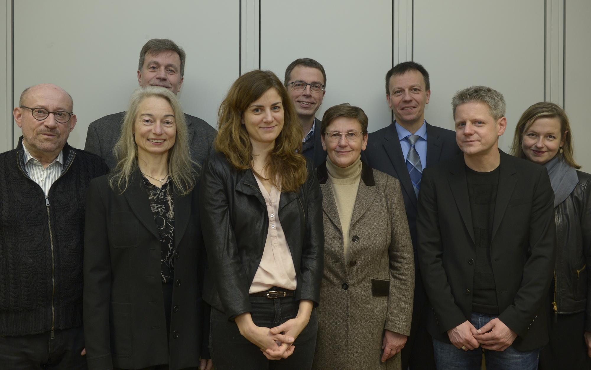 Der ehemalige und der neue Vorstand (von links): Klaus W. Hempfer, Beatrice Gründler, Joachim Küpper, Katja Heinrich (Wiss. Koordinatorin), Paul Nolte, Erika Fischer-Lichte, Klaus Mühlhan (Vizepräsident der FUB), Matthias Warstat und Anita Traninger.