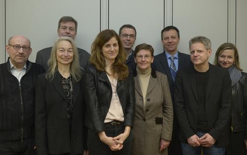 Der ehemalige und der neue Vorstand (von links): Klaus W. Hempfer, Beatrice Gründler, Joachim Küpper, Katja Heinrich (Wiss. Koordinatorin), Paul Nolte, Erika Fischer-Lichte, Klaus Mühlhan (Vizepräsident der FUB), Matthias Warstat und Anita Traninger.