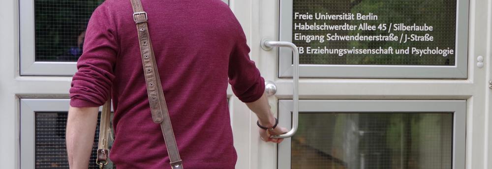 In die Universität