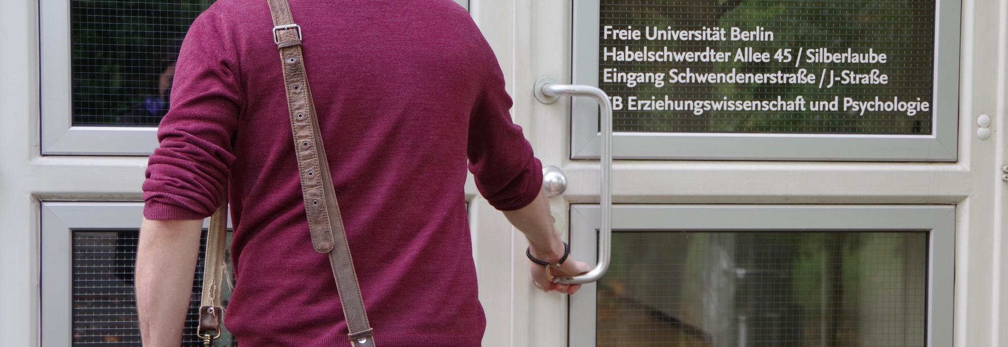 In die Universität