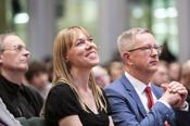 ...und stellt Catherine Heymans vor, Professorin für Astrophysik an der University of Edinburgh.