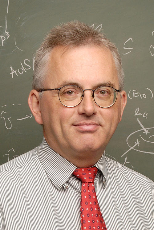 Hermann Nicolai ist Professor am Max-Planck-Institut für Gravitationsphysik (Albert-Einstein-Institut) in Potsdam-Golm.