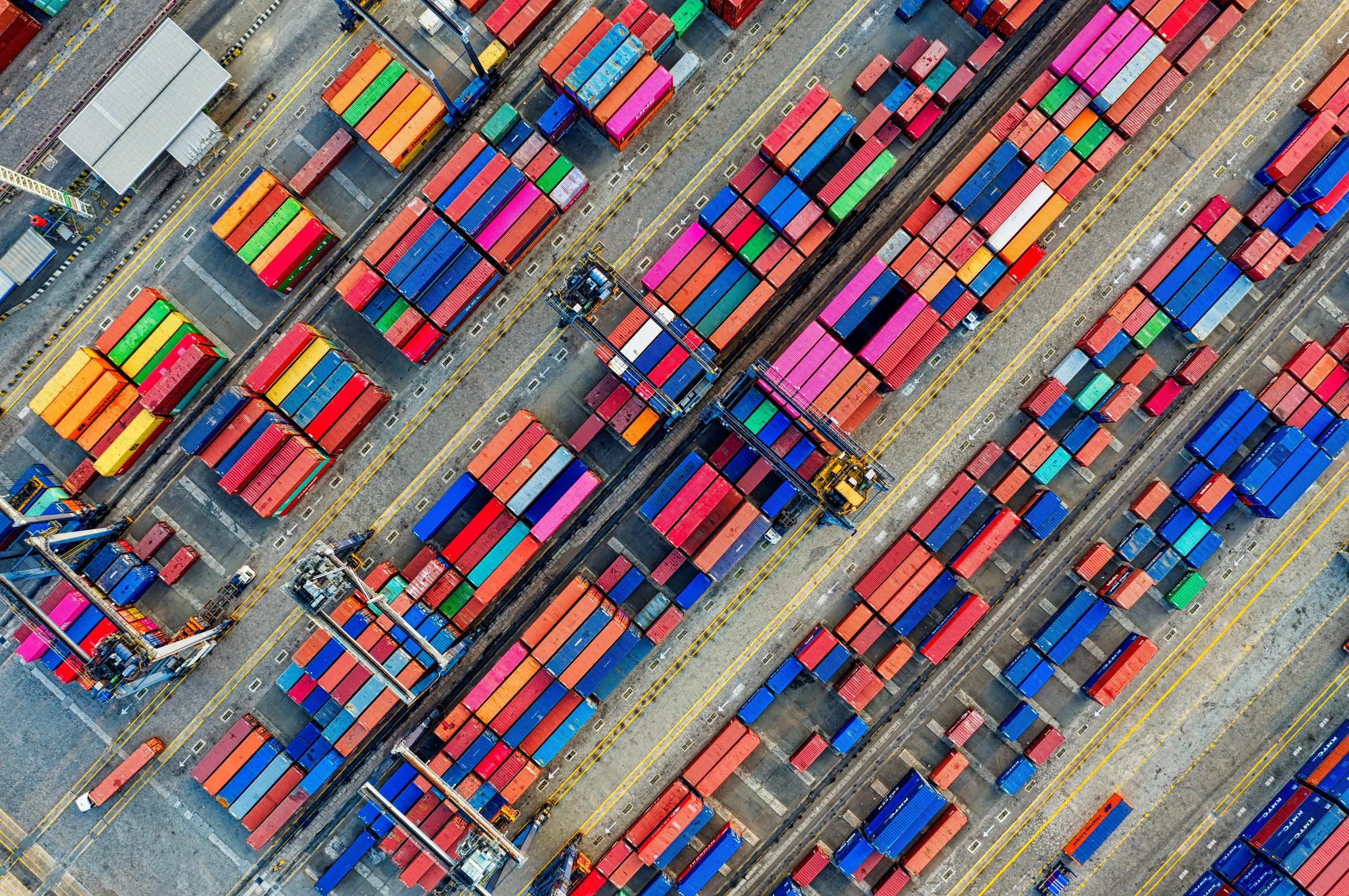 Luftaufnahme von Containern