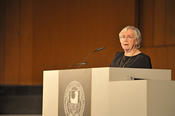 Die frühere Präsidentin des Bundesverfassungsgerichts, Professorin Jutta Limbach, hielt die Laudatio auf die Preisträgerin.