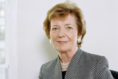 Mary Robinson setzte sich als Hohe Kommissarin der Vereinten Nationen dafür ein, dass der Menschenrechtsschutz Bestandteil jeglicher UN-Politik wurde. Sie ist die Preisträgerin 2010.