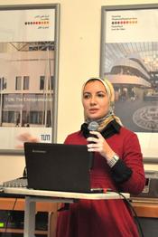 Sara Hanafy, Alexandria Universität, stellt die Ergebnisse einer Arbeitsgruppe vor