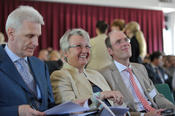 A. Fursenko, ehem. russ. Bildungsminister, Bundesbildungsministerin A. Schavan und Universitätspräsident P.-A. Alt  (v. l. n. r.) bei der Abschlussveranstaltung des Deutsch-Russischen Wissenschaftsjahres.
