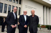 Universitätspräsident Professor Peter-André Alt begrüßt den Festredner der AvH-Jahrestagung 2015, Außenminister Frank-Walter Steinmeier, und den Präsidenten der Alexander von Humboldt-Stiftung, Professor Helmut Schwarz.