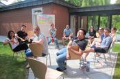Schönes Wetter in Berlin: Deutschunterricht im Garten des International House der Freien Universität.