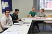 Gruppenarbeit im Sprachunterricht „German Discourse and Culture I“.