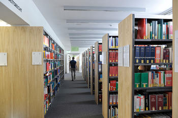Die rechtswissenschaftliche Bibliothek der Freien Universität B