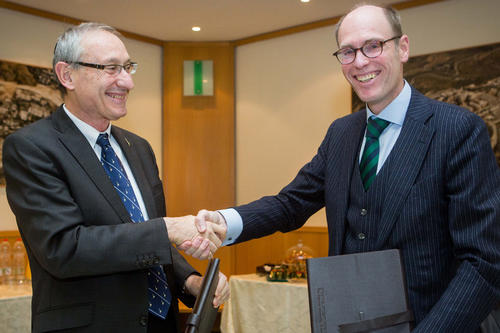 Prof. Dr. Menahem Ben-Sasson, Präsident der Hebrew University of Jerusalem (links) und Prof. Dr. Peter-André Alt, Präsident der Freien Universität Berlin (rechts)