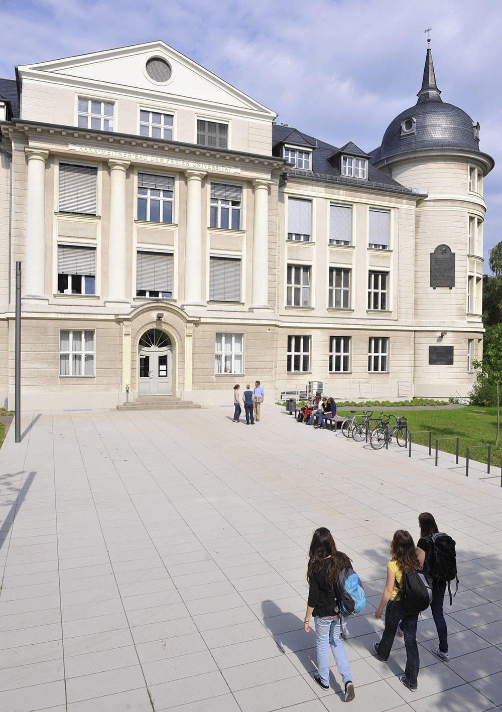 Der Hahn-Meitner-Bau in der Thielallee 53 gehört heute zum Institut für Chemie und Biochemie der Freien Universität.