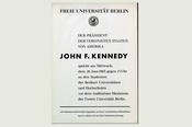 Das Plakat zum Besuch Kennedys. Eingeladen waren Studierende aller Universitäten und Hochschulen.