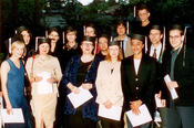 In den 1990er Jahren finden die ersten Graduiertenfeiern des Instituts statt. Die Alumni Assocation wird gegründet.