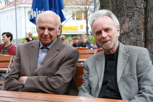 Heinz Fortak (left) was already a professor when Kennedy gave his speech in Dahlem, and Winfried Fluck, who later became a professor, was a student at the time.