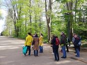 Runder Gartentisch Kleingarten zu Gast im Botanischen Garten am 18. April 2024