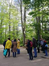 Runder Gartentisch Kleingarten zu Gast im Botanischen Garten am 18. April 2024