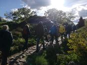 Runder Gartentisch Kleingarten zu Gast im Botanischen Garten am 18. April 2024