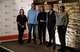 v. l. n. r.: Anna Messerschmidt (Projektleitung), Alexander Marschall (Leiter des Umwelt- und Naturschutzamtes Steglitz-Zehlendorf), Esther Uleer (Staatssekretärin für Zentrales und Verbraucherschutz), Steffen Otte (Direktor Domäne Dahlem) und Karin