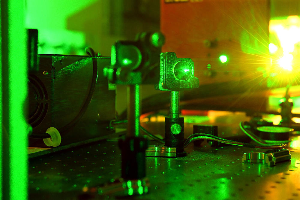 Laser und Linsen im Labor