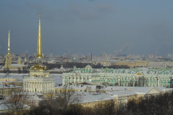 Blick von der Isaakskathedrale über St. Petersburg.