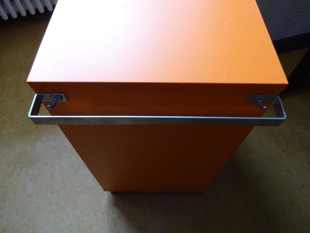 Kleiner Mehrzweck Schrank Auf Rollen Von Ikea Fundgrube Freie