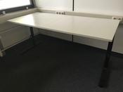 Schreibtisch höhenverstellbar