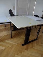 höhenverstellbarer Schreibtisch 1