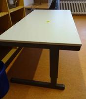 höhenverstellbarer Schreibtisch 2